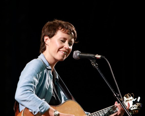 Sarah Lee Guthrie