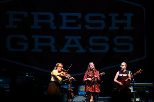 I'm With Her (Sara Watkins, Sarah Jarosz, Aoife O'Donovan, l to r)