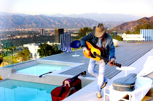 Dwight Yoakam (photo by Emily Joyce)